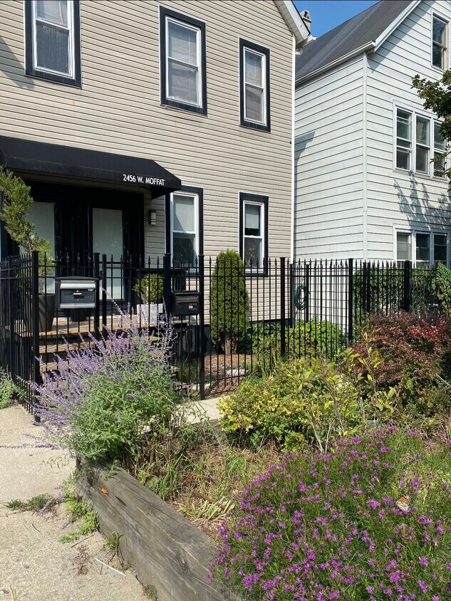 Foto principal - 2456 W Moffat St