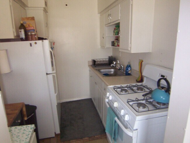 Foto del edificio - Discover this Dupont Circle Studio on Mass Ave with All Utilities included.