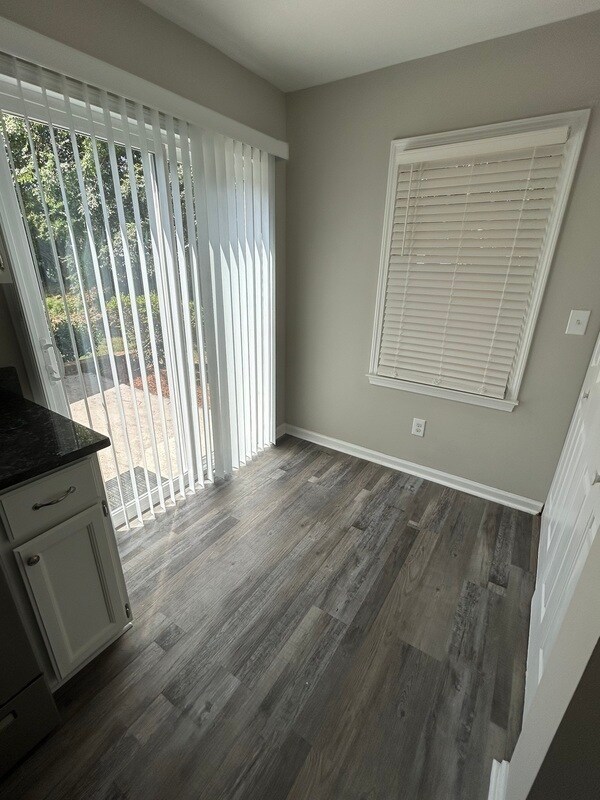 Building Photo - 6548 Point Comfort Ln