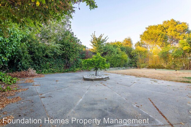 Building Photo - 3 br, 2 bath House - 480 Quietwood Dr.