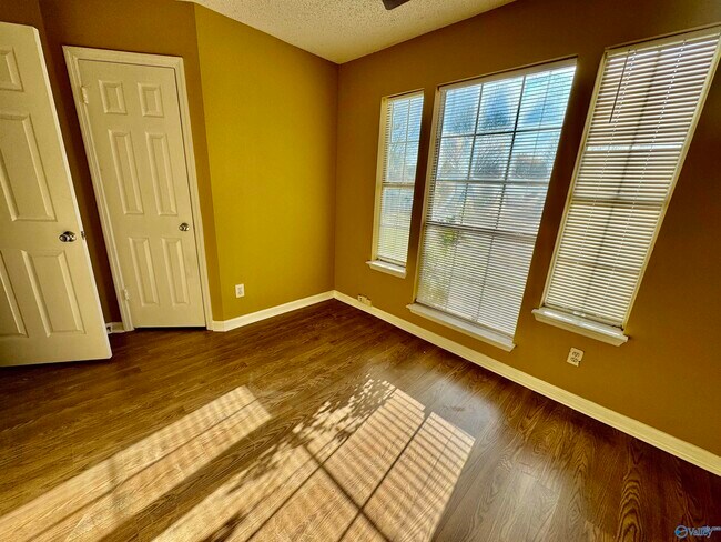 Foto del edificio - 105 Shoals Point Trail