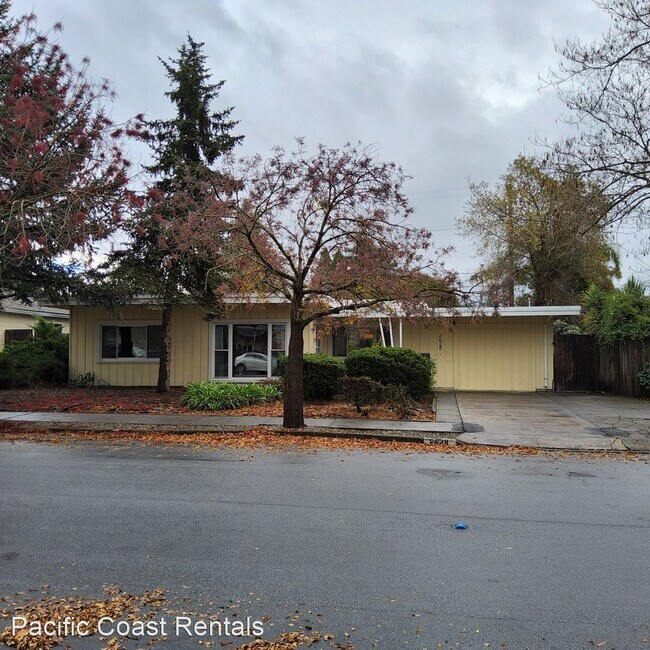 Foto del edificio - 4 br, 1 bath House - 2628 Claremont Dr.