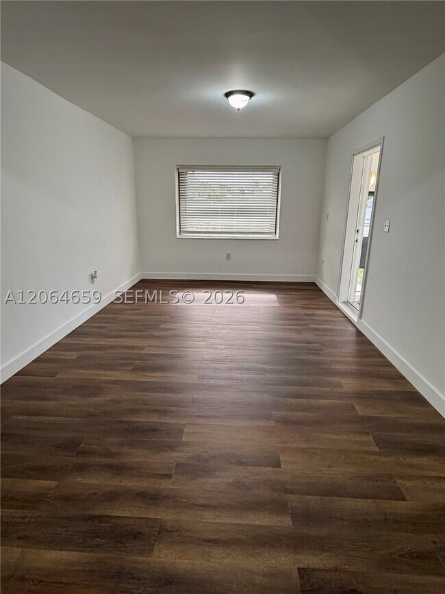 Foto del edificio - 1200 NW 37th Ave