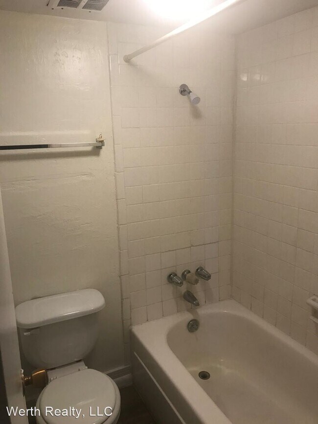 Foto del edificio - 1 br, 1 bath Apartment - 20 N. Leonora Ave.