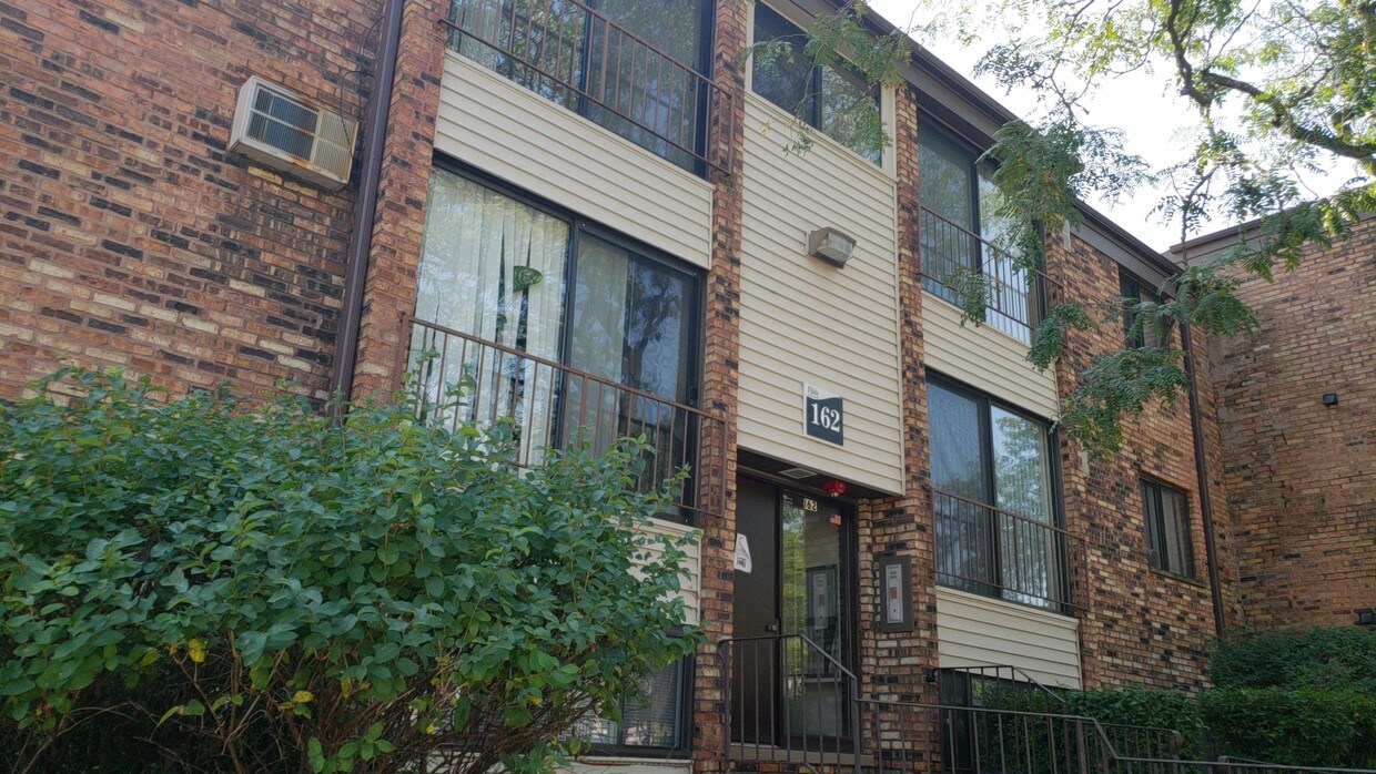 Primary Photo - 162 Gladstone Dr