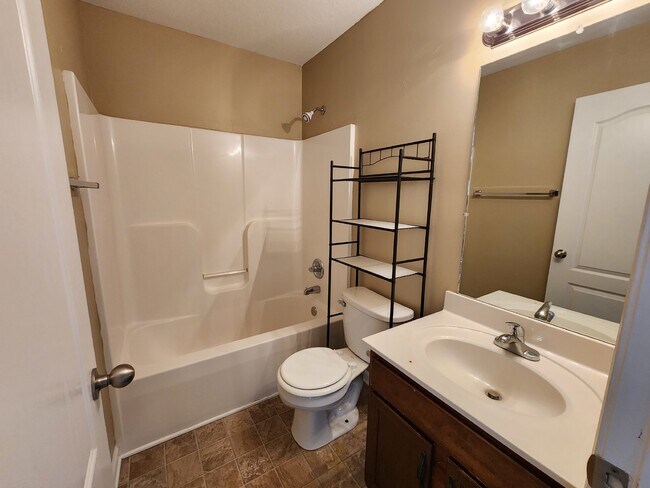 Foto del edificio - 805 Oak Arbor Ct