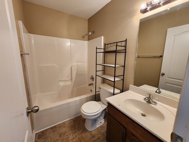 Foto del edificio - 805A OAK ARBOR CT