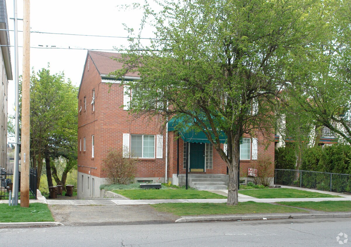 Primary Photo - 1824 W Riverside Ave