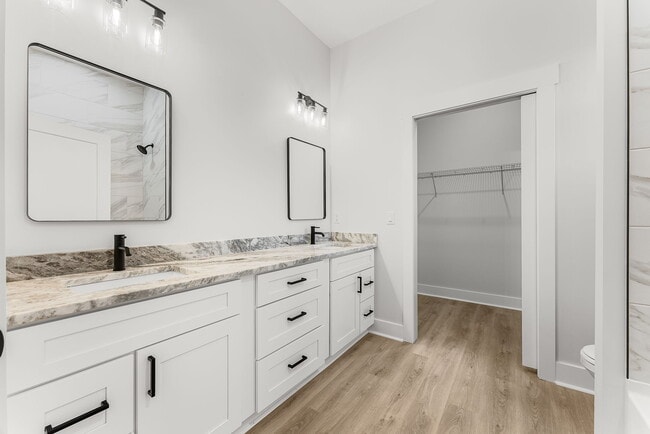 Foto del edificio - Lagoon Oaks