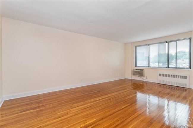 Foto del edificio - 411 Bronx River Rd