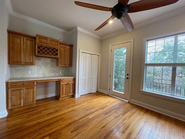 Building Photo - 1330 N Duval St