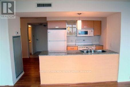 Building Photo - 38 Grenville St
