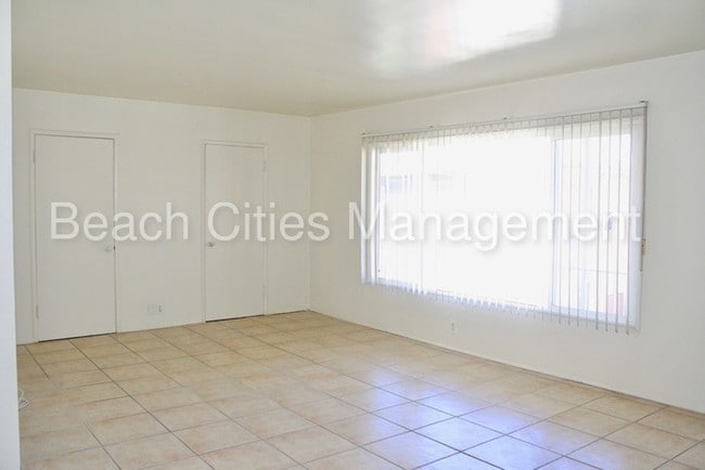 Building Photo - 4436 N Lakewood Blvd
