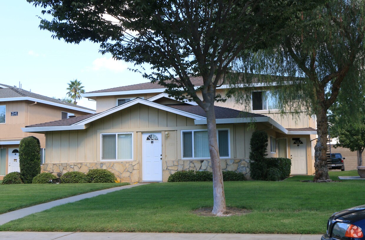 Building Photo - 2137 Chrysler