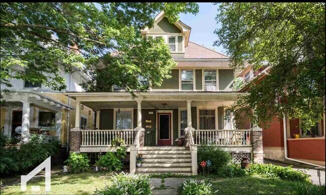 Casa - 1049 Spaight St