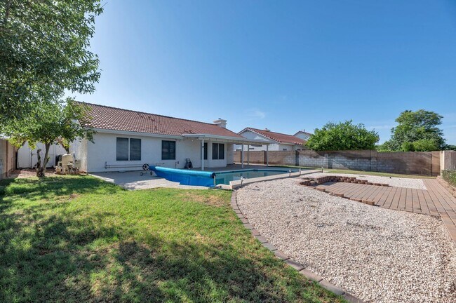 Foto del edificio - Stunning 3-bedroom, 2-bathroom home locate...