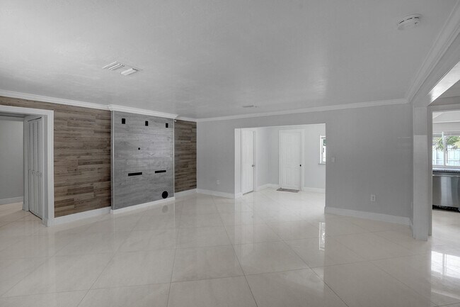 Foto del edificio - 256 SW 11th Pl