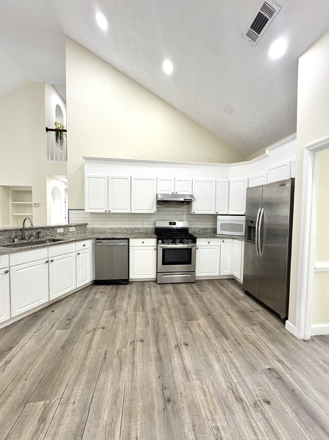 Building Photo - 675 Manor Glen Dr