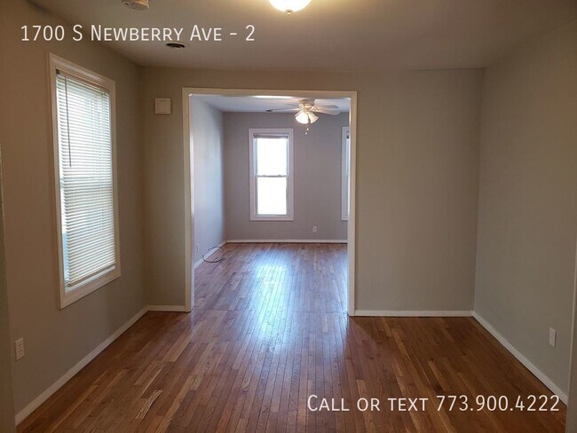Building Photo - 3 Bedroom Apartment in the heart of Pilsen...