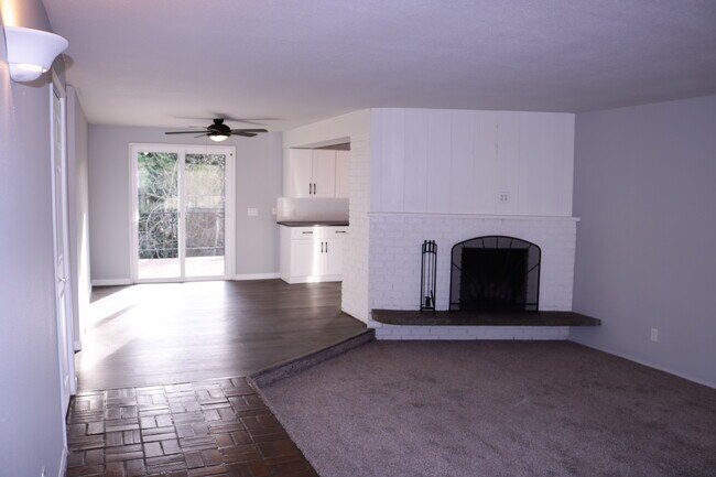 Foto del edificio - 15906 Elm St E