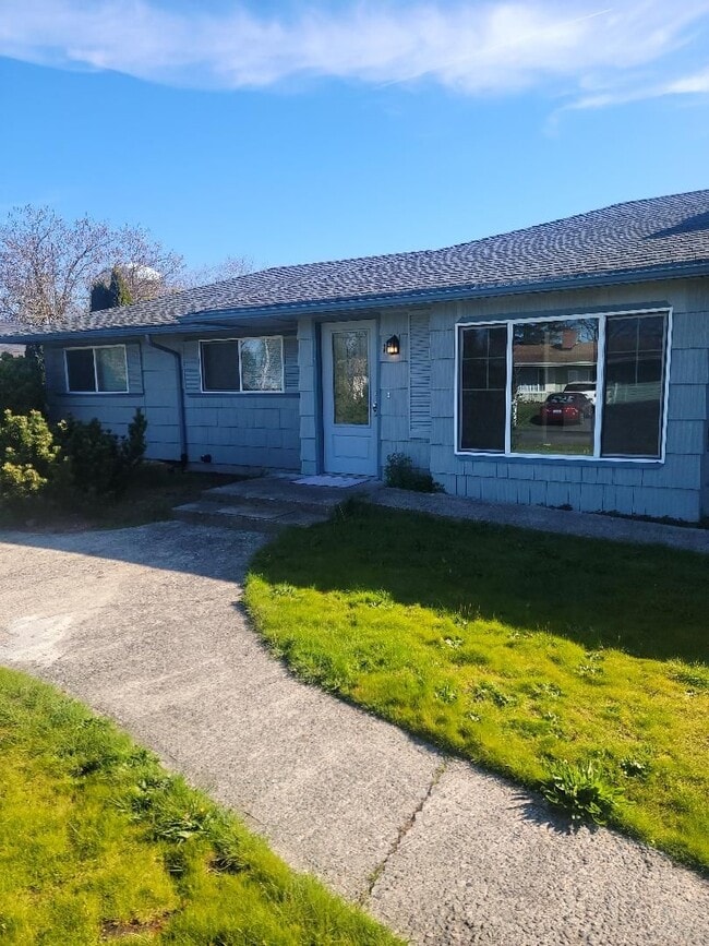 Building Photo - 10617 Westwood Dr SW