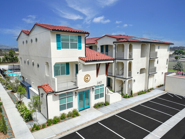 Building Photo - The Commodore Apartments