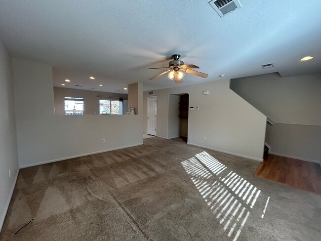 Building Photo - Spacious Fort Collins 4-Bedroom Home with ...