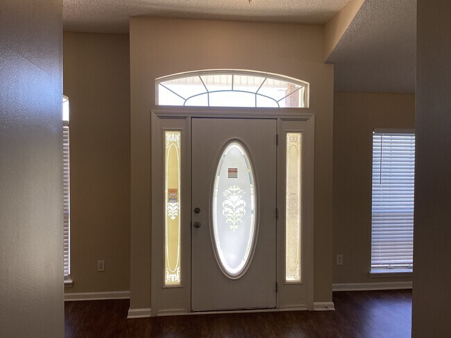 Foto del edificio - 468 Hillside Dr