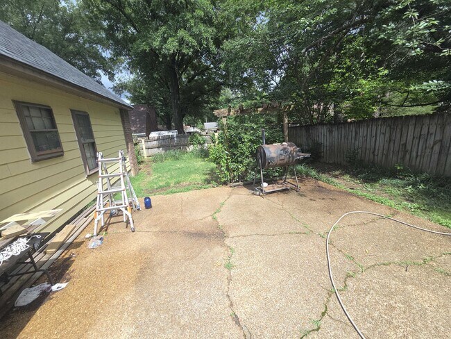 Foto del edificio - 5011 Ridge Tree Dr