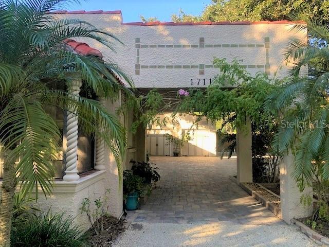 Building Photo - 1711 Vamo Dr