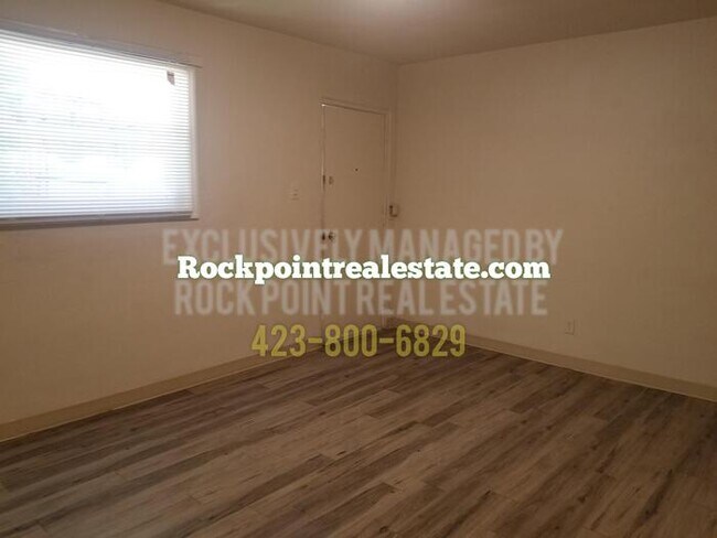 Building Photo - Very Affordable Apartment Near Downtown!