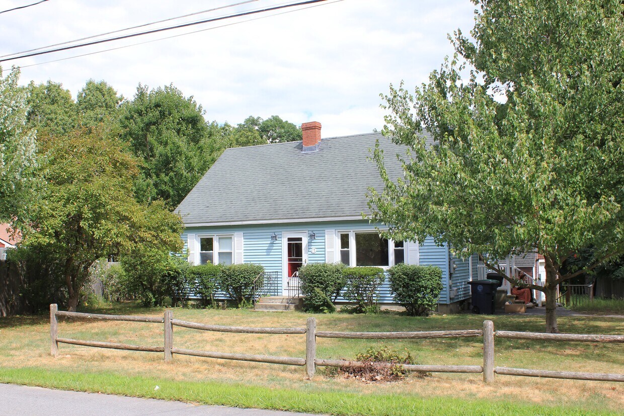 17 Lafrance Ave, Nashua, NH 03064 House for Rent in Nashua, NH