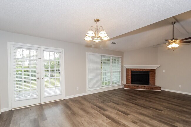 Foto del edificio - 4891 Country Cove Way