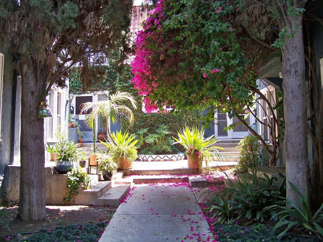 Pasarela de entrada - 4006 Monroe St