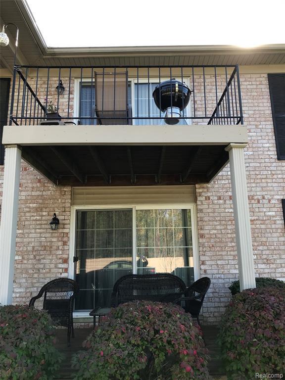 Foto del edificio - 6115 Orchard Lake Rd