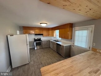 Building Photo - 3149 Carlisle Rd