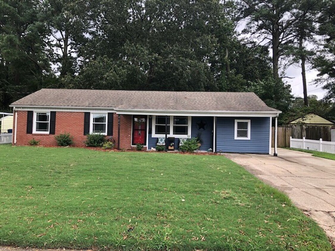 Primary Photo - 3 BED / 2 BATH SINGLE FAMILY