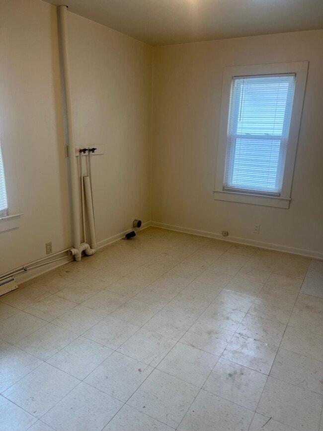 Laundry Room - 8 Fair St