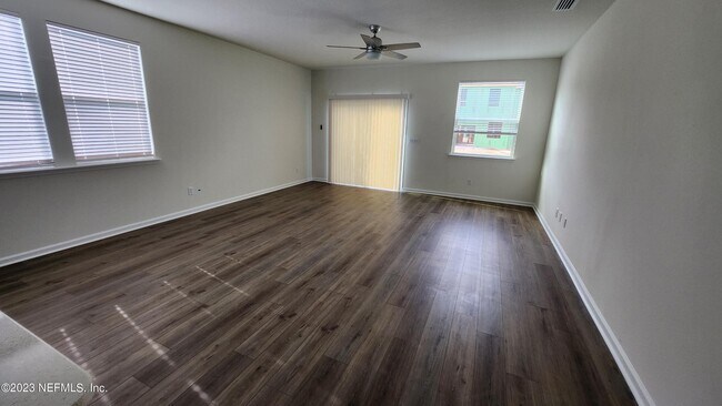 Foto del edificio - 9885 Fiddleback Ln