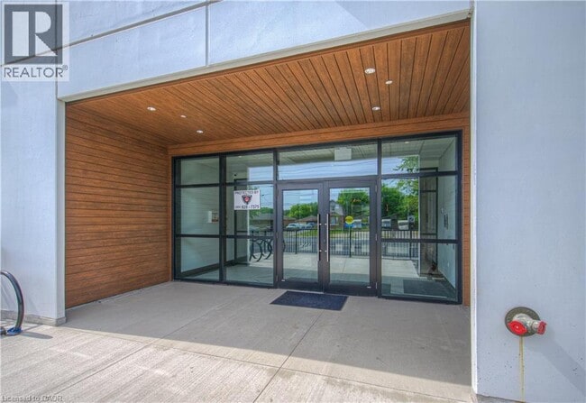 Photo du bâtiment - 1936 Rymal Rd E