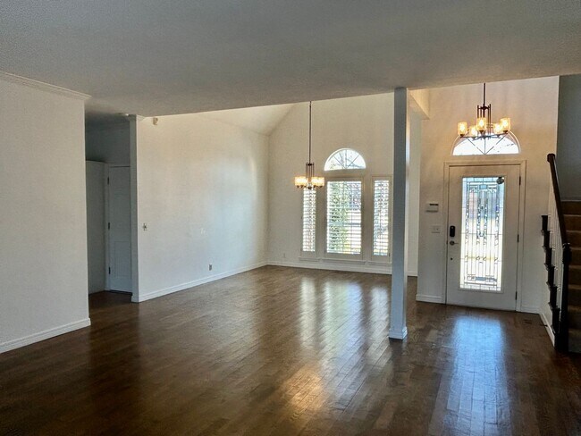 Foto del edificio - Stunning 4 bedroom, 3 bath home with a pool in beautiful Cedar Ridge!