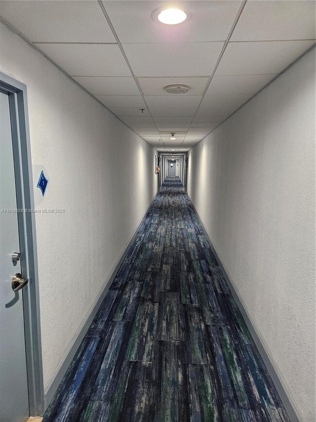 Foto del edificio - 7501 E Treasure Dr