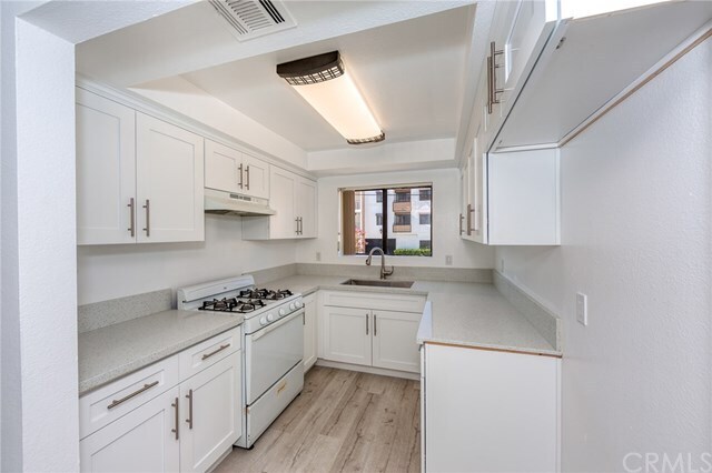 Building Photo - 835 E Lomita Ave