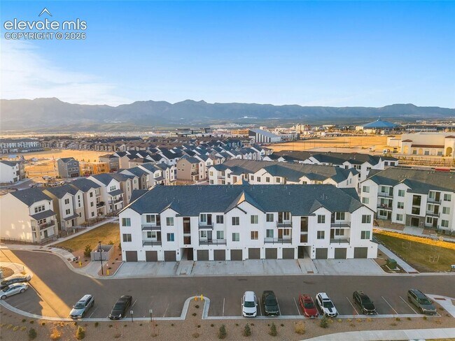Building Photo - Top Floor Penthouse at Victory Ridge