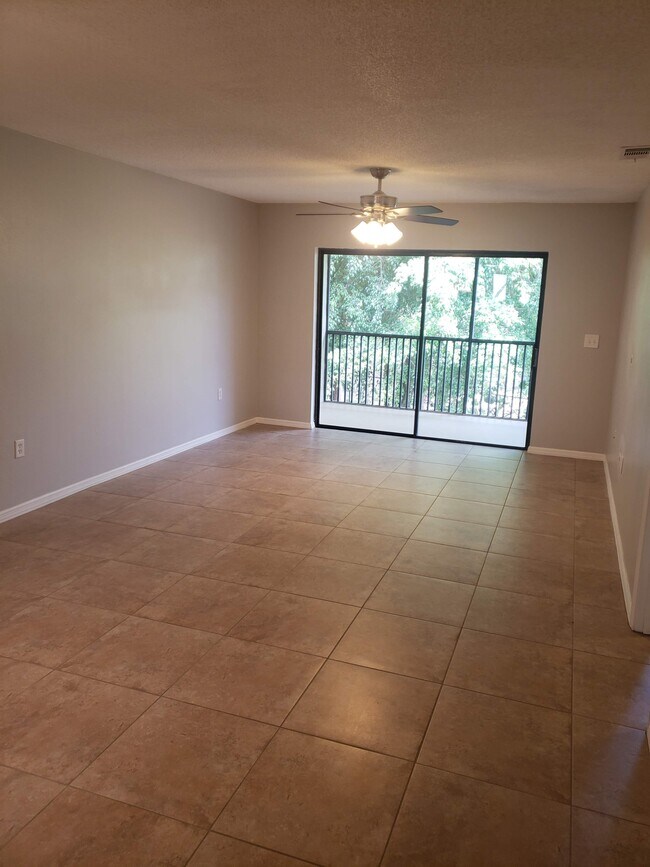 Foto del edificio - 5807 N Atlantic Ave