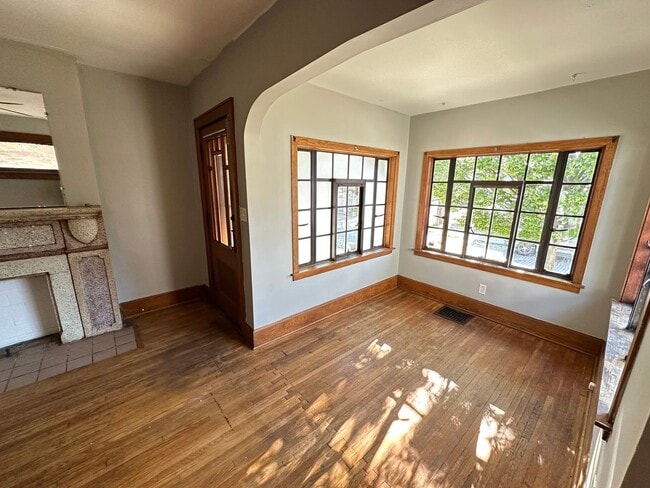 Building Photo - S Washington Ave 1041-1043 MLR