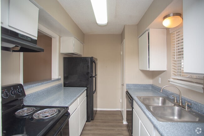 2BR, 2BA - 973SF - 2B - MIA Forest Oaks