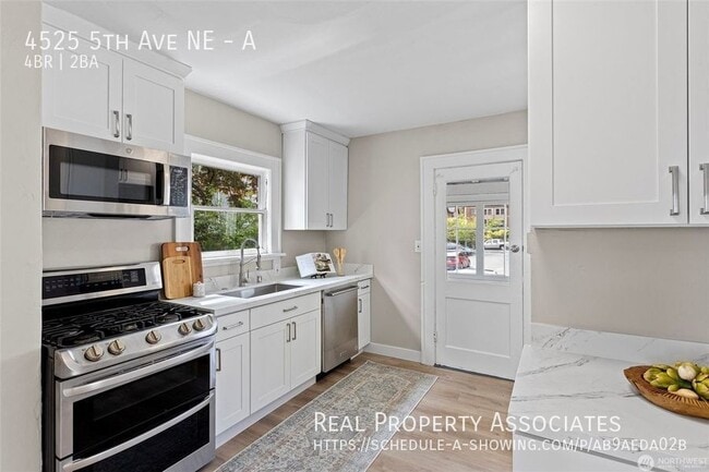 Building Photo - Fully Remodeled 4 bed, 2 bath, Wallingford...