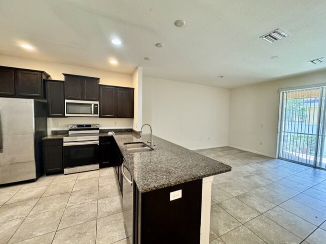 Foto del edificio - Charming 3-Bedroom Rental Home with amazin...