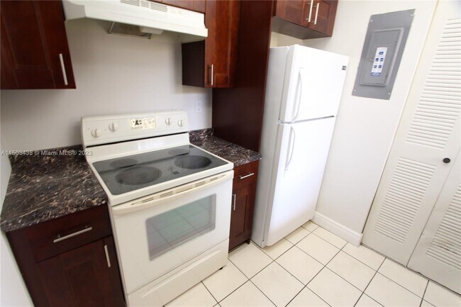 Foto del edificio - 650 NW 114th Ave